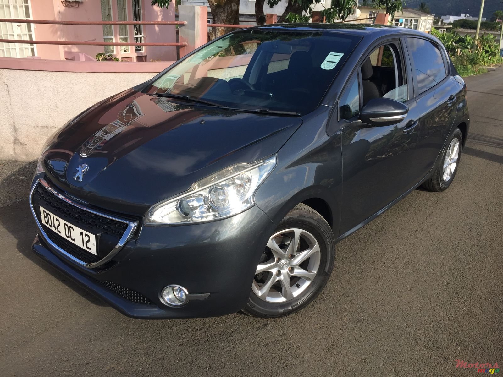 2012' Peugeot 208 photo #2