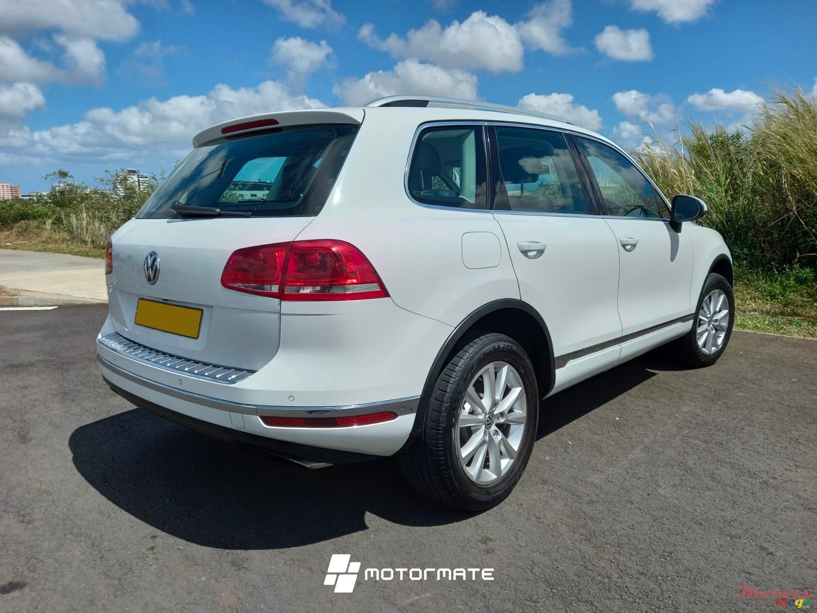 2015' Volkswagen Touareg 2 TDI photo #3