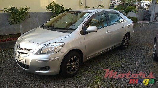 2006' Toyota Belta photo #1