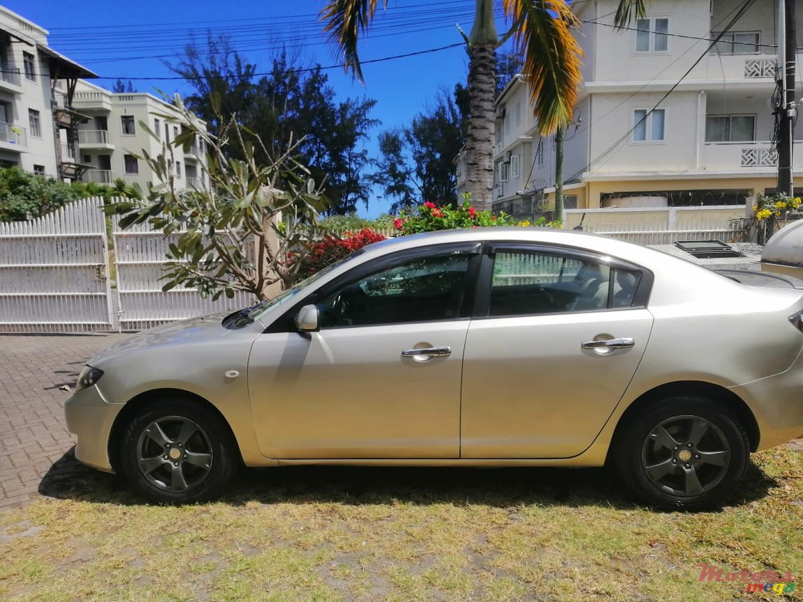 2004' Mazda 3 LUX photo #4
