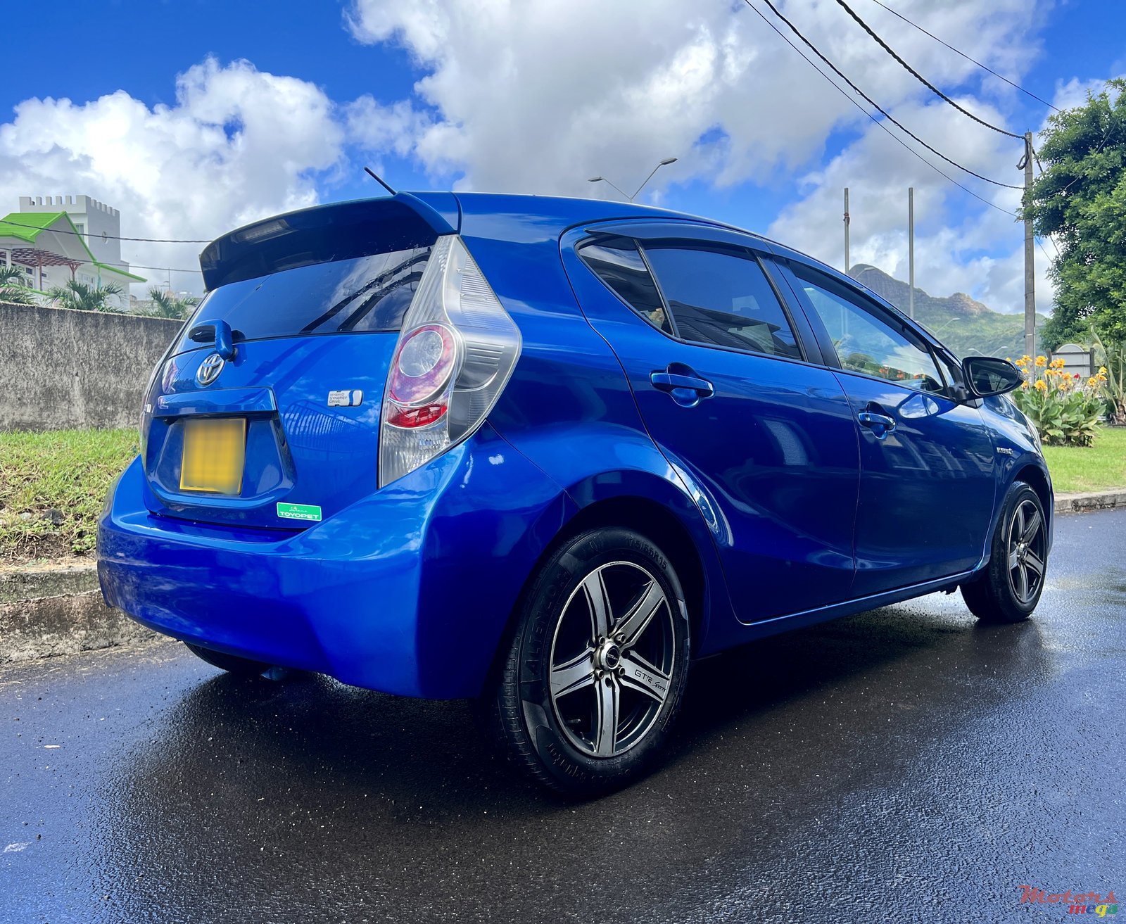 2013' Toyota Aqua photo #3