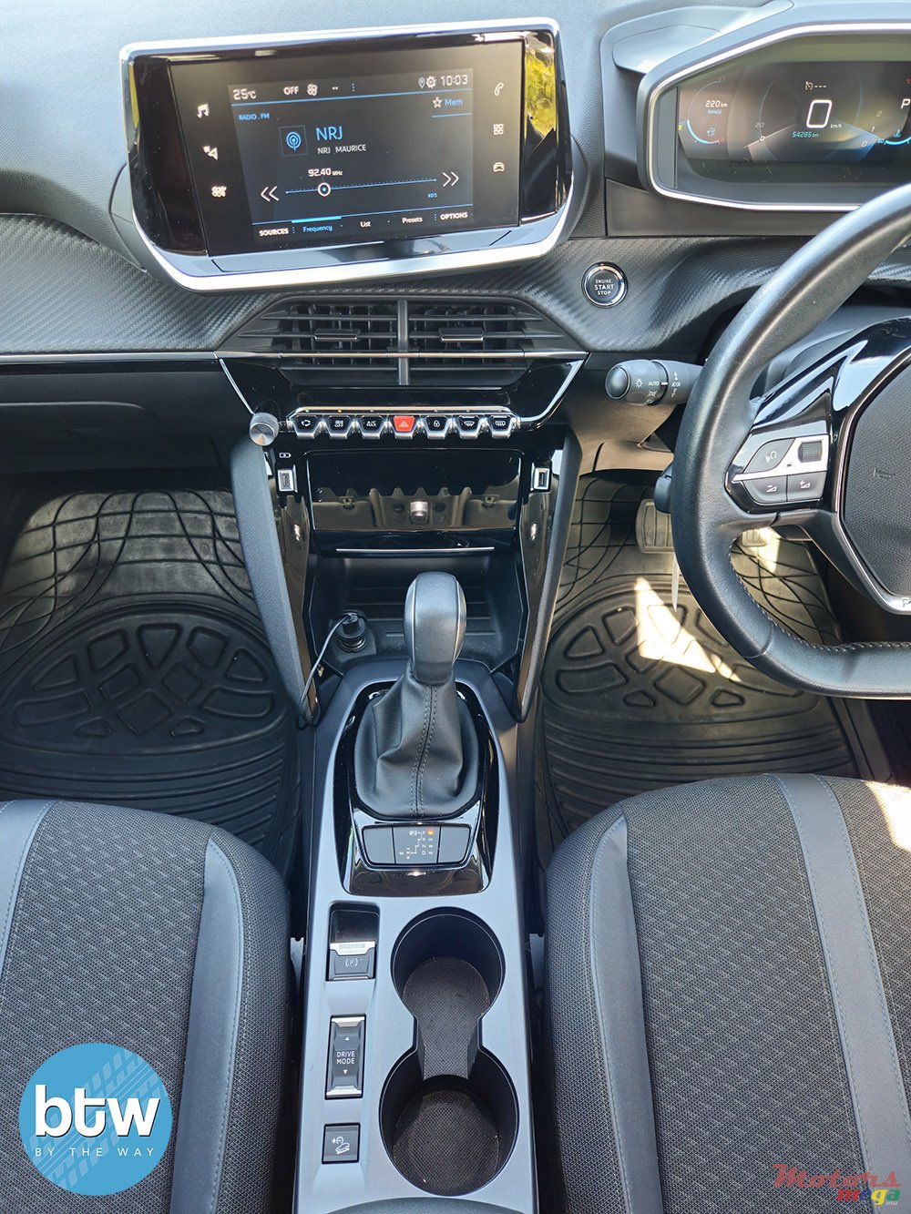 2021' Peugeot 2008 photo #7