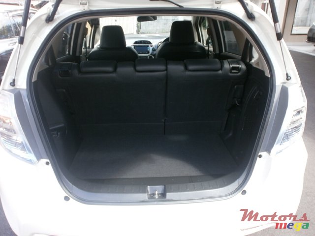 2013' Honda FIT USA fit hybrid photo #4