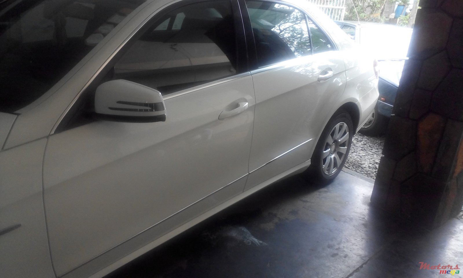 2011' Mercedes-Benz E-Class photo #1