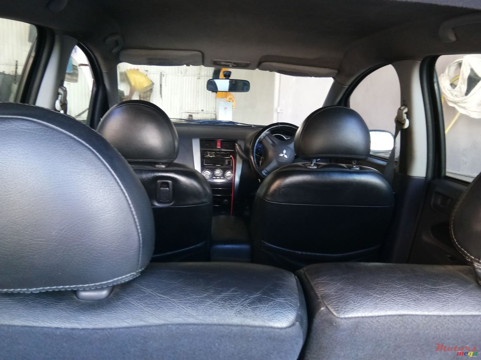 2005' Mitsubishi Colt photo #3