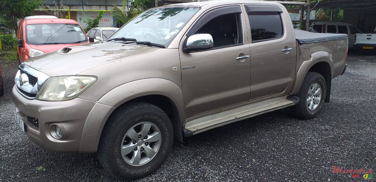 2011' Toyota Hilux Raider photo #3