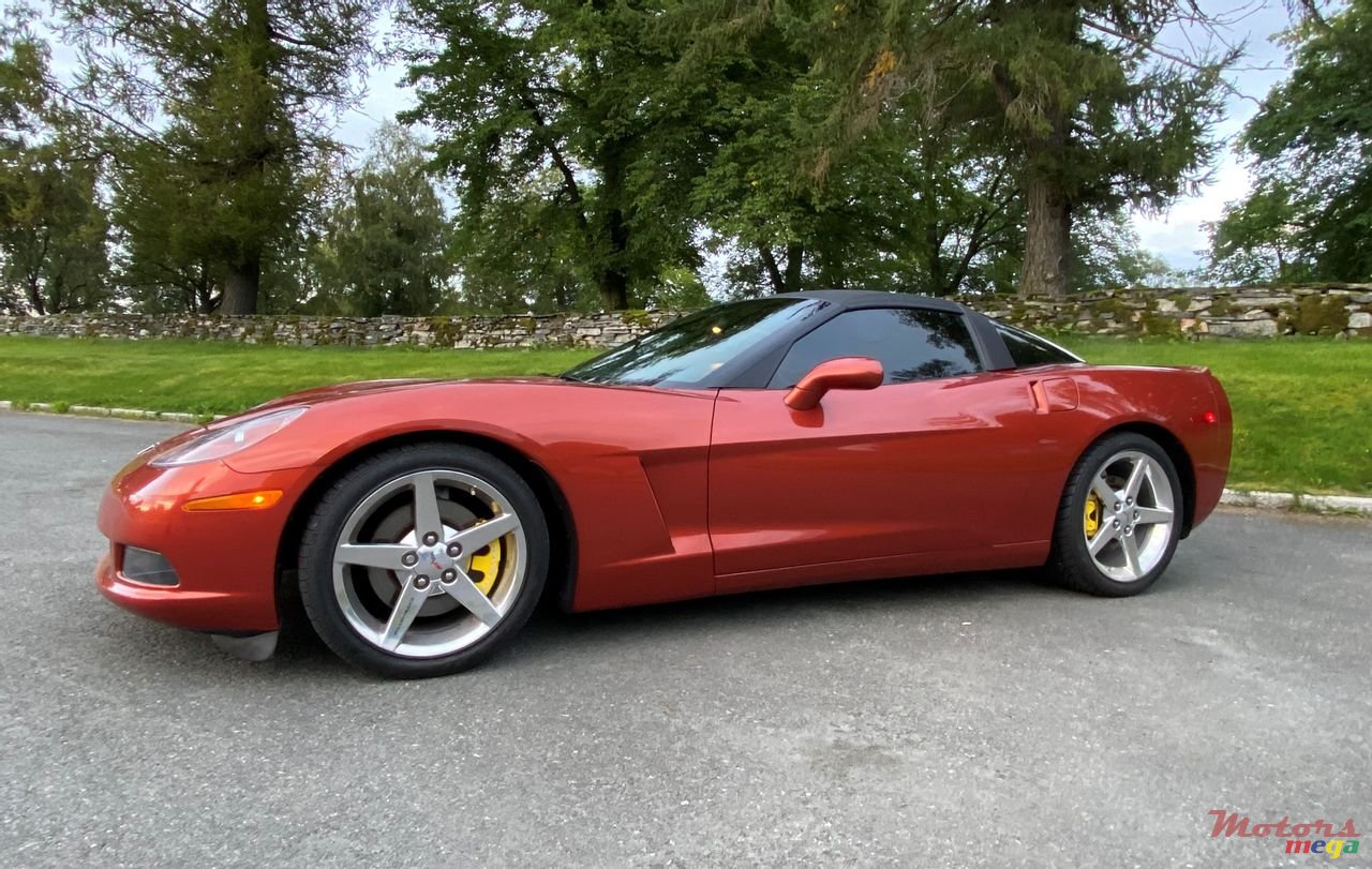 2005' Chevrolet Corvette C6 V8 photo #1