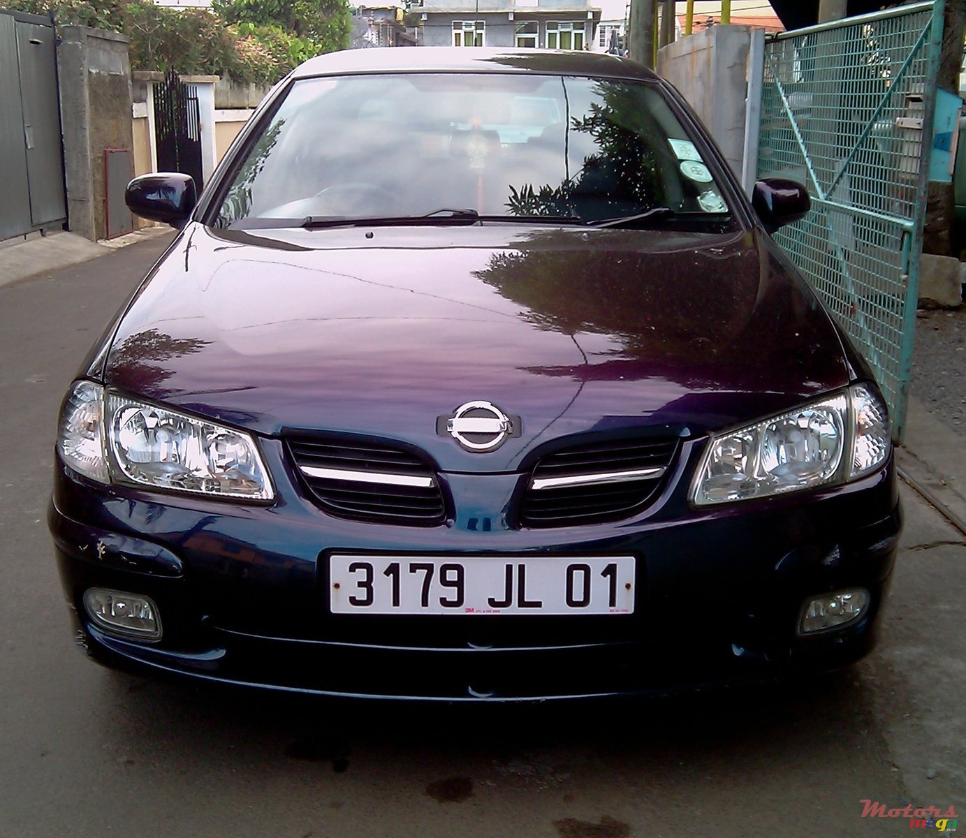 2001' Nissan Almera photo #1
