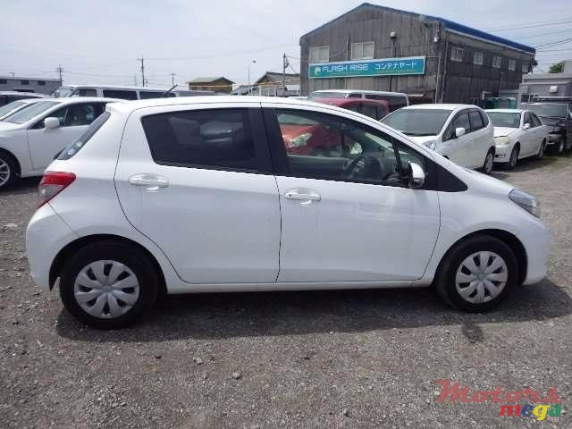 2014' Toyota Vitz photo #2