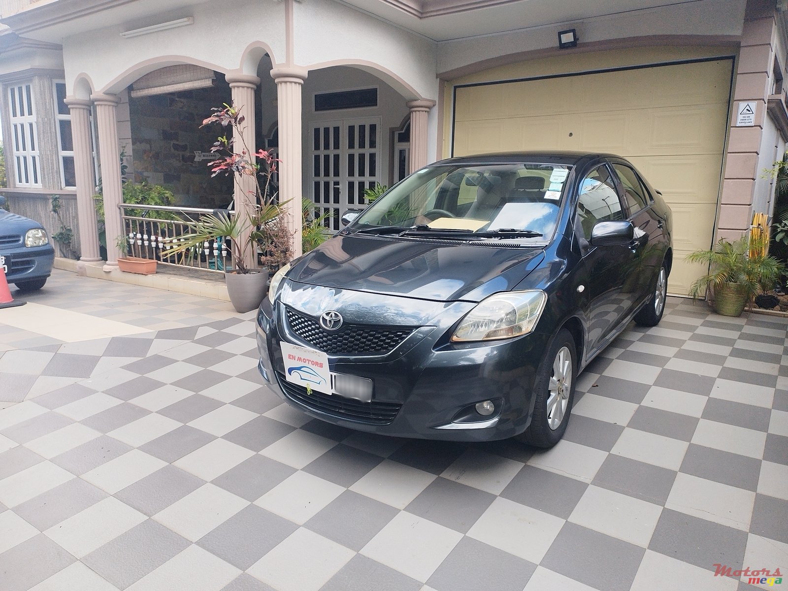 2009' Toyota Yaris photo #4