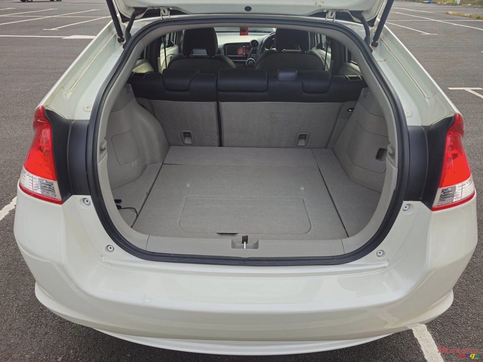 2010' Honda Insight Hybrid photo #6