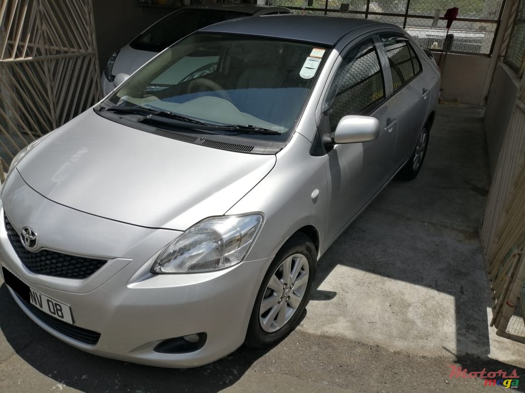 2008' Toyota Yaris photo #3