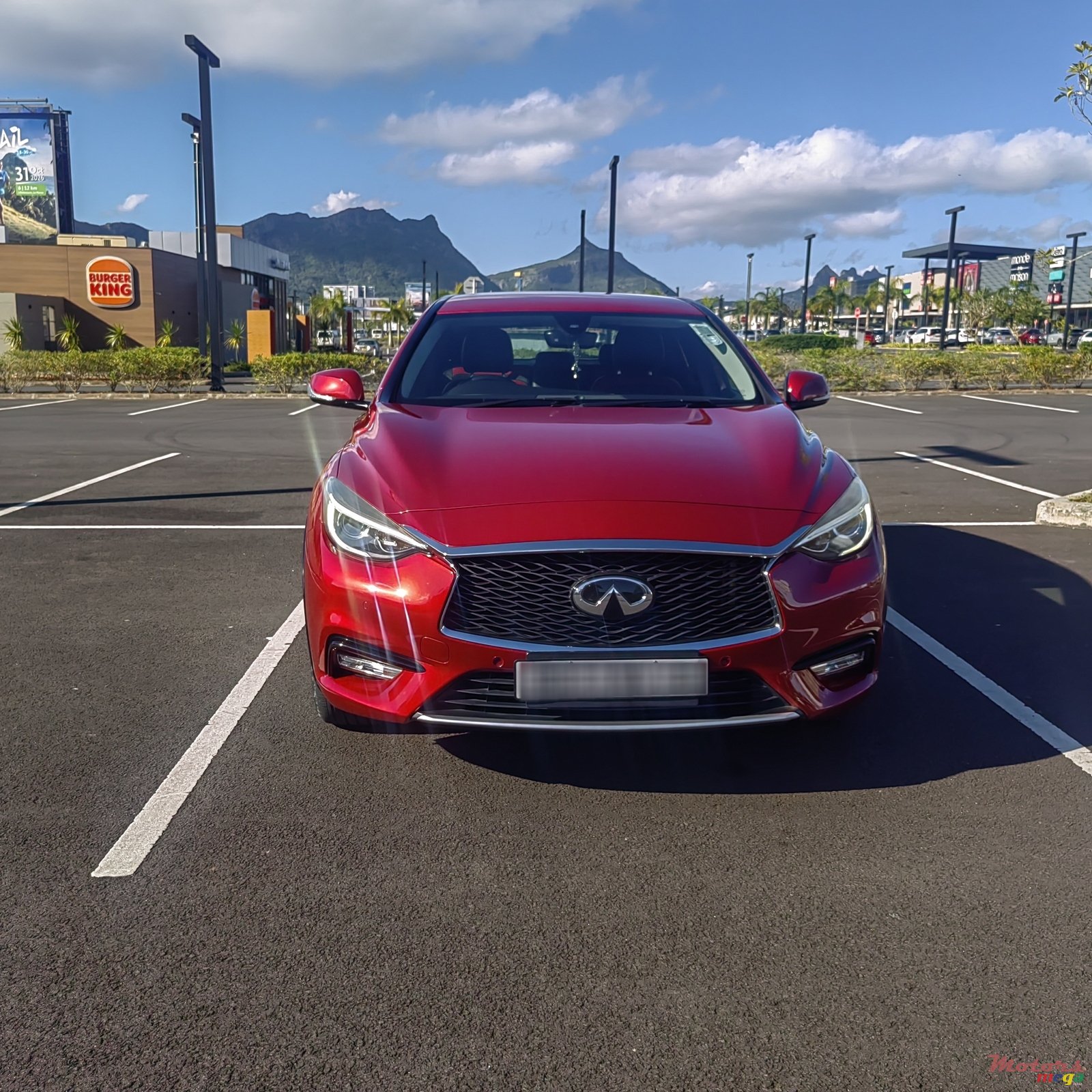 2020' Infiniti Q30 photo #1