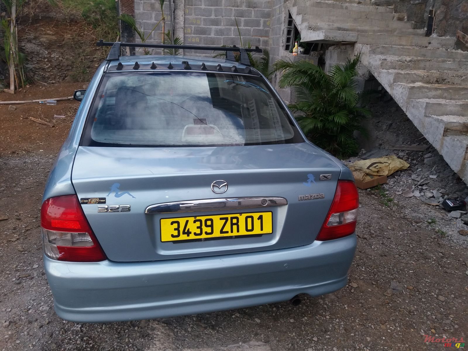 2001' Mazda 323 photo #2