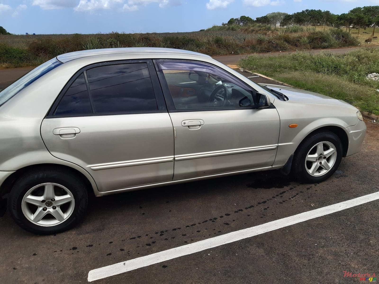 2002' Mazda 323 photo #1