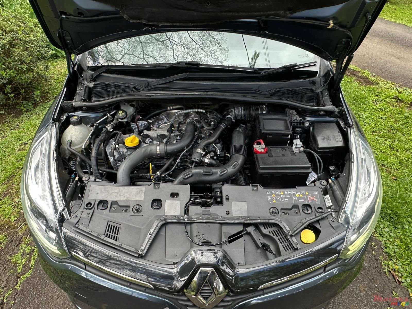 2020' Renault Clio intens photo #5