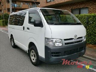 2005' Toyota HiAce 15 seater photo #1