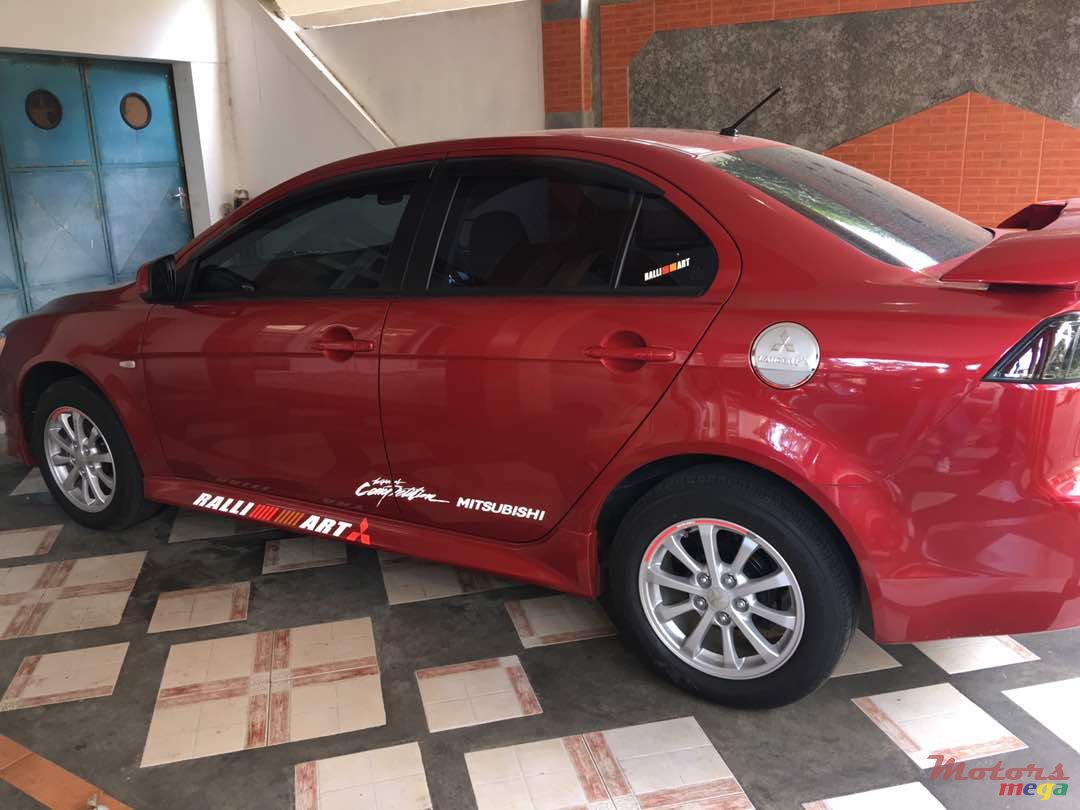2013' Mitsubishi Lancer en bonne eta photo #1