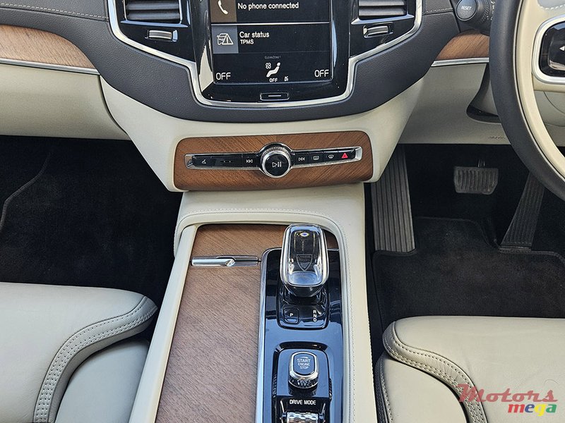 2020' Volvo XC90 T8 Inscription AWD - 7 Seater photo #6