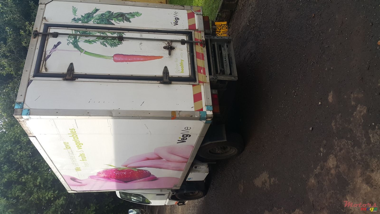 2009' Mitsubishi canter 2 T photo #2