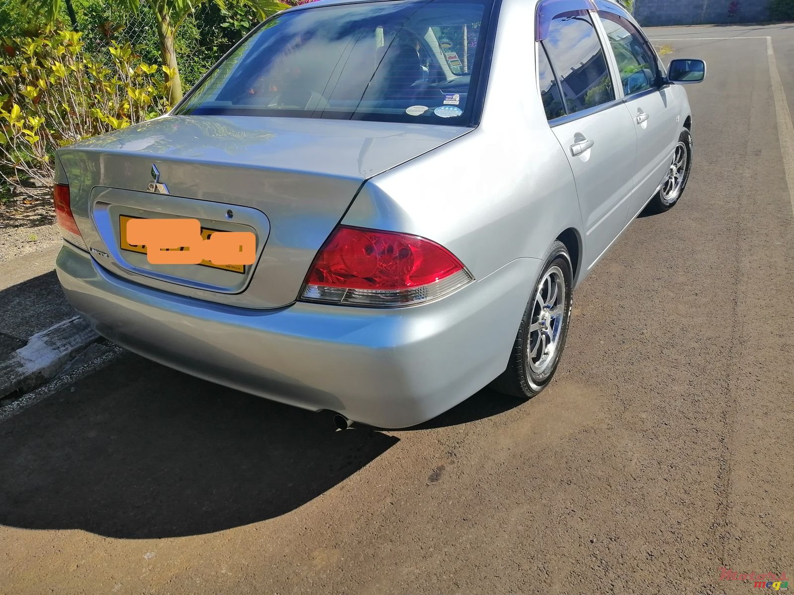 2009' Mitsubishi Lancer photo #2