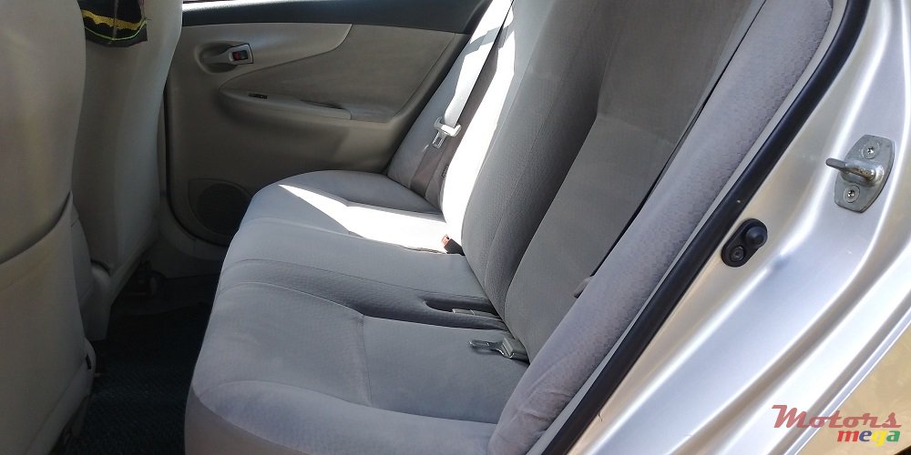 2009' Toyota Axio X photo #5