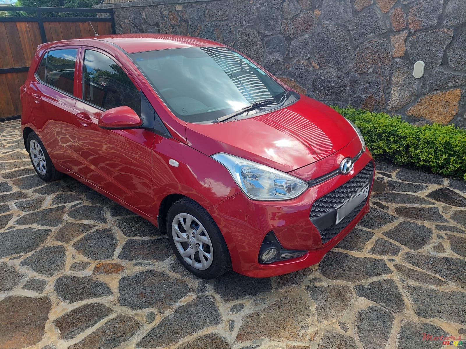 2017' Hyundai i10 photo #1