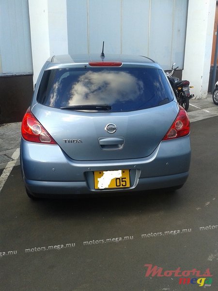 2005' Nissan Tiida photo #2