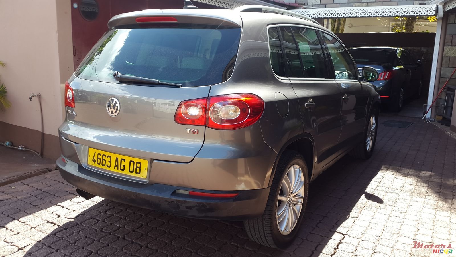 2008' Volkswagen Tiguan photo #2