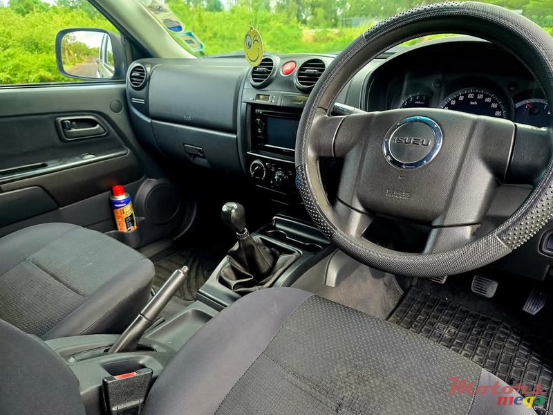2011' Isuzu Pick up KB 250 Turbo photo #5