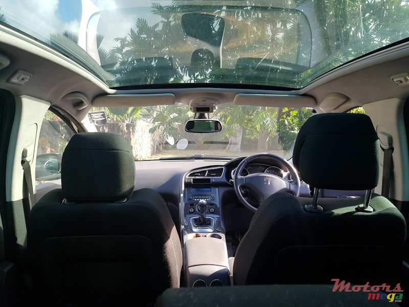 2012' Peugeot 3008 1.6 photo #3