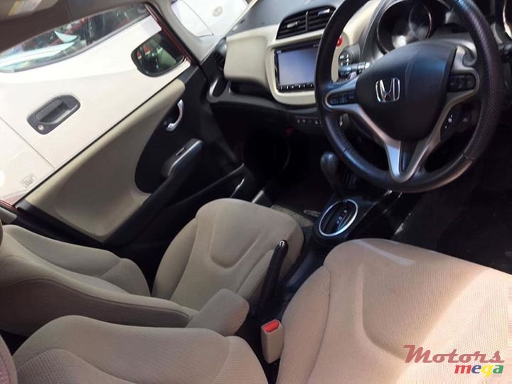 2013' Honda Fit paddle shift 7 v vitess photo #2