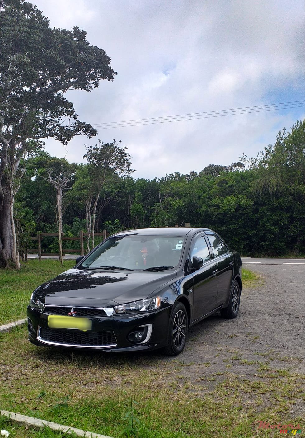 2016' Mitsubishi photo #1