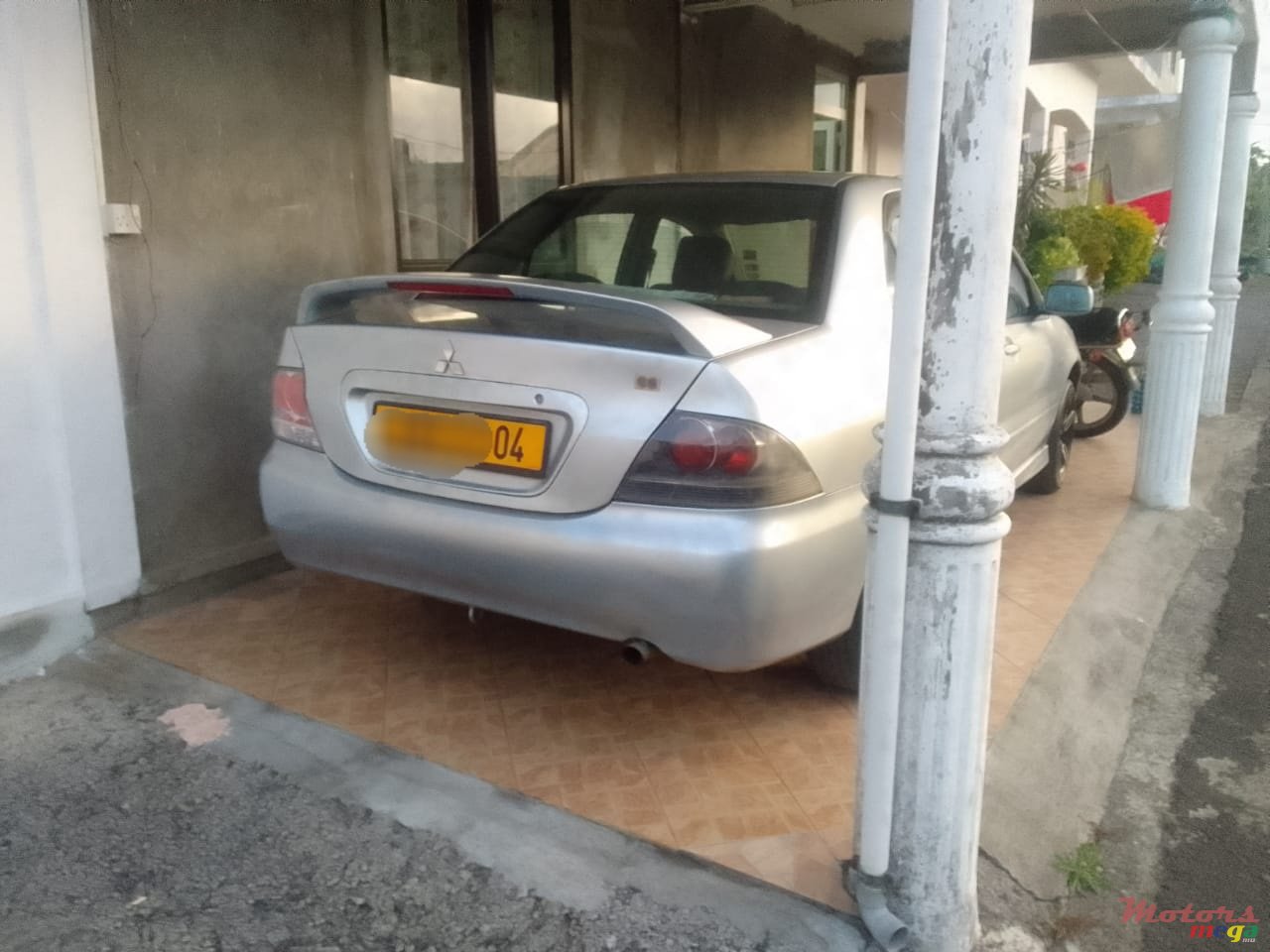 2004' Mitsubishi Lancer photo #1