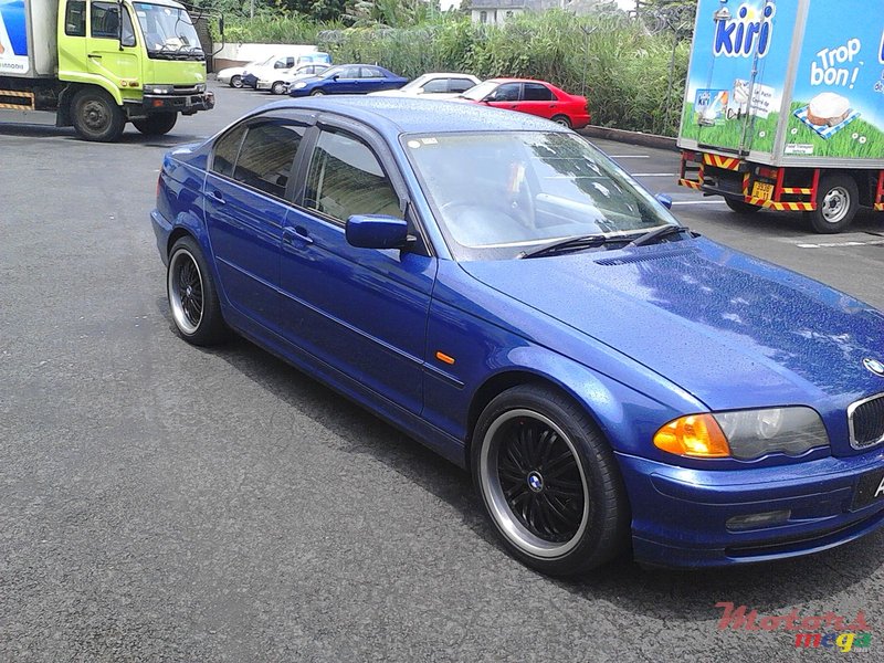 2001' BMW 3 Series E46 2000-2005 photo #2