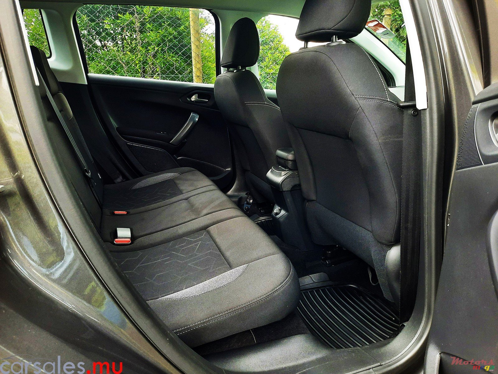 2017' Peugeot 2008 1.2 Puretech photo #5