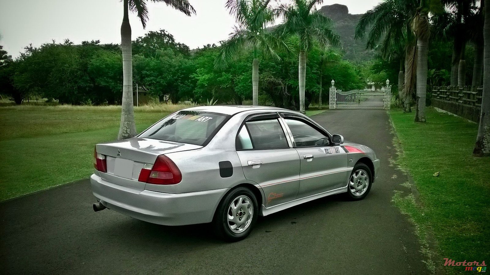 1997' Mitsubishi Lancer Volant et echapement photo #1