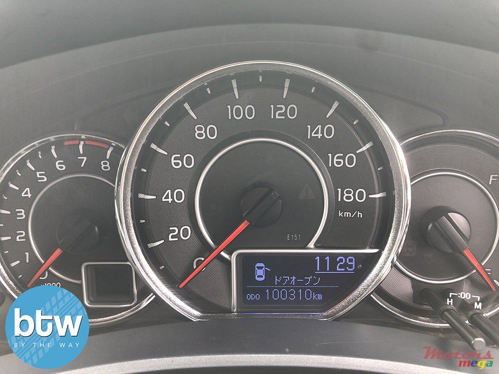 2017' Toyota Axio photo #7