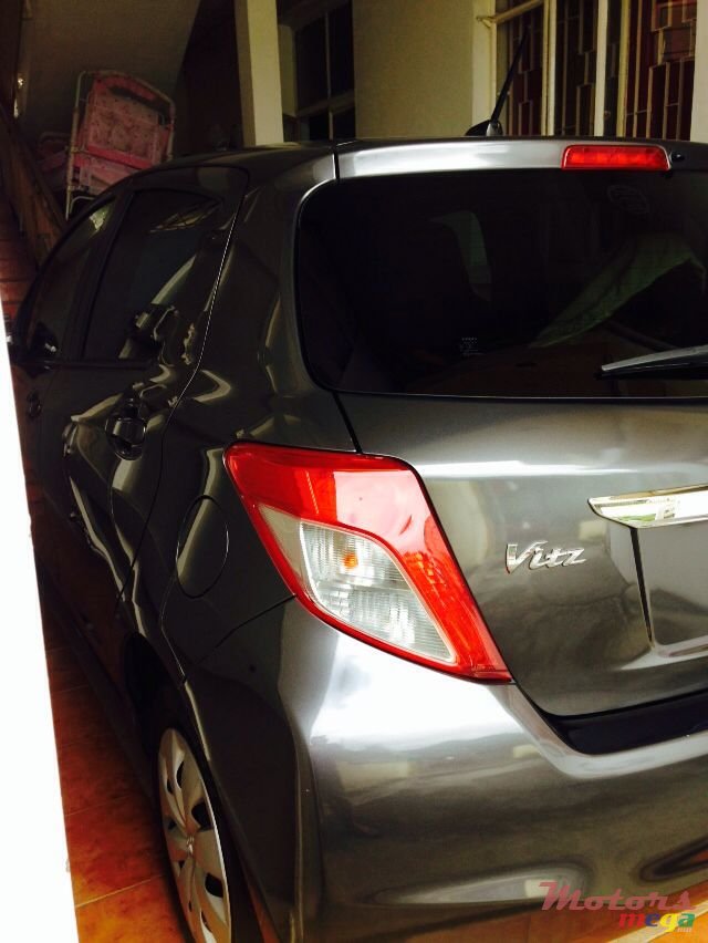 2011' Toyota Vitz photo #3