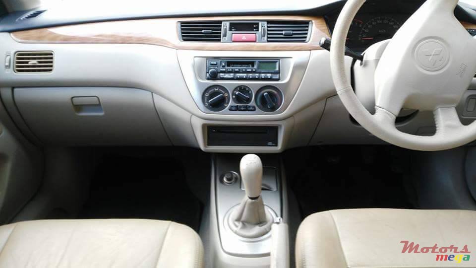 2006' Mitsubishi Lancer photo #3