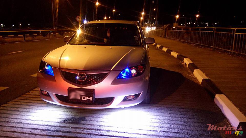 2004' Mazda Axela photo #2