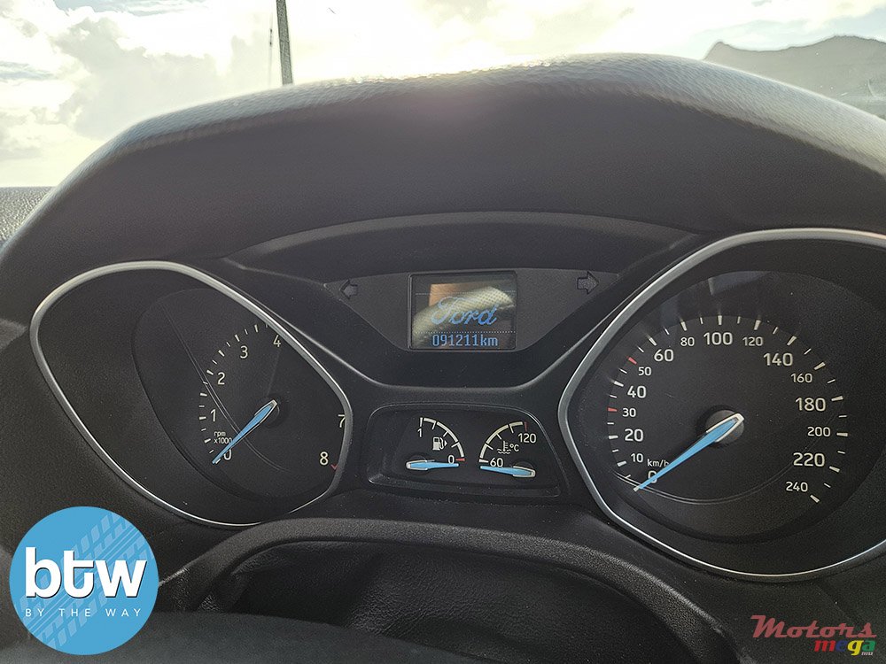 2017' Ford Focus photo #7