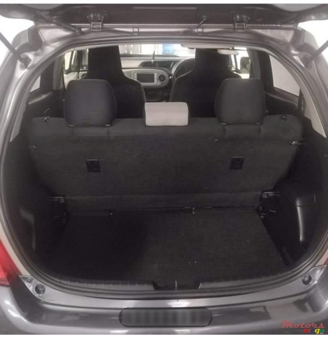 2012' Toyota Vitz photo #6