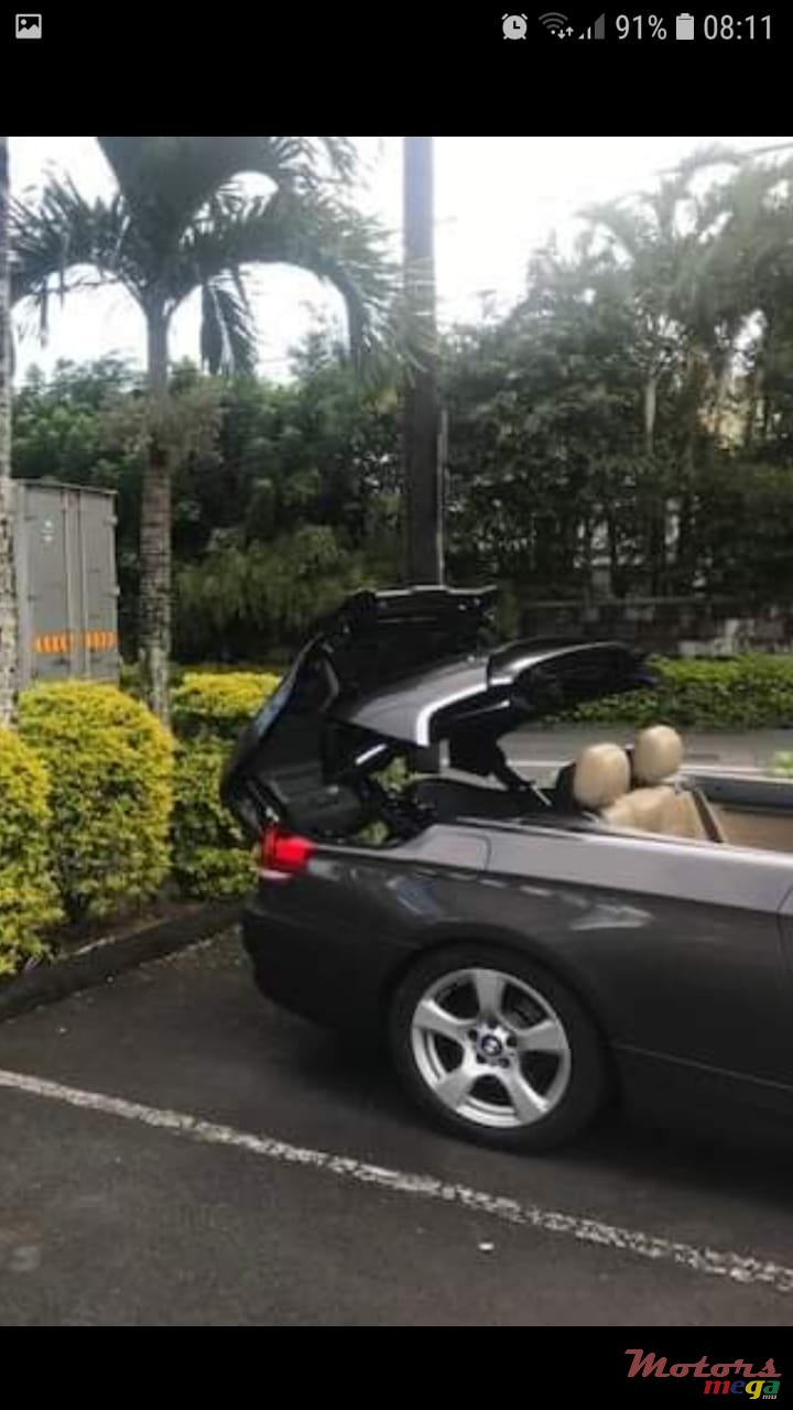 2010' BMW 3 Series Convertible photo #5