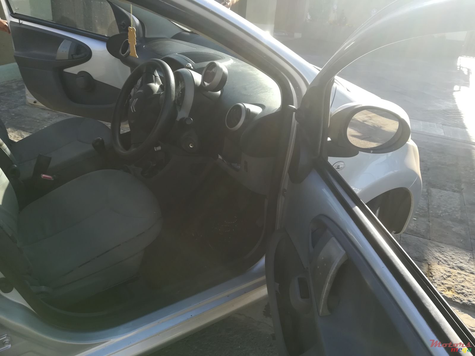 2012' Citroen C1 photo #3