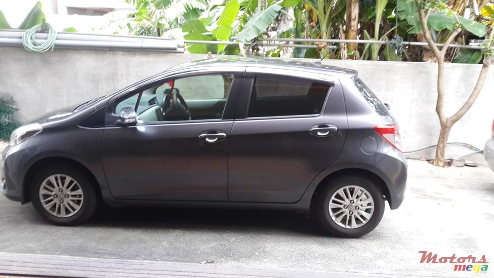 2011' Toyota Vitz photo #4