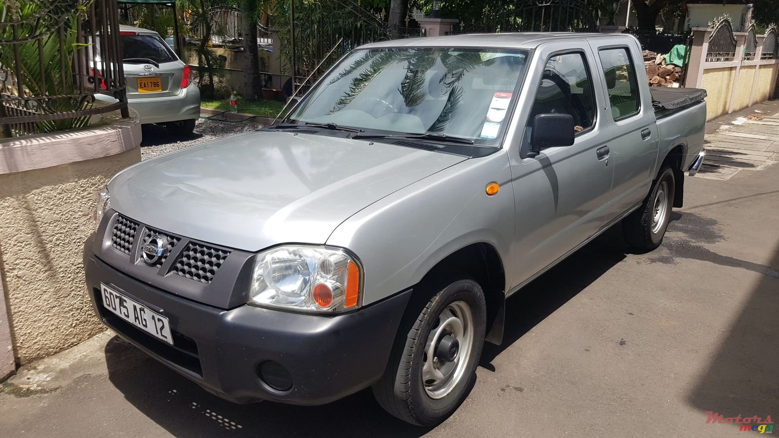 2012' Nissan photo #1