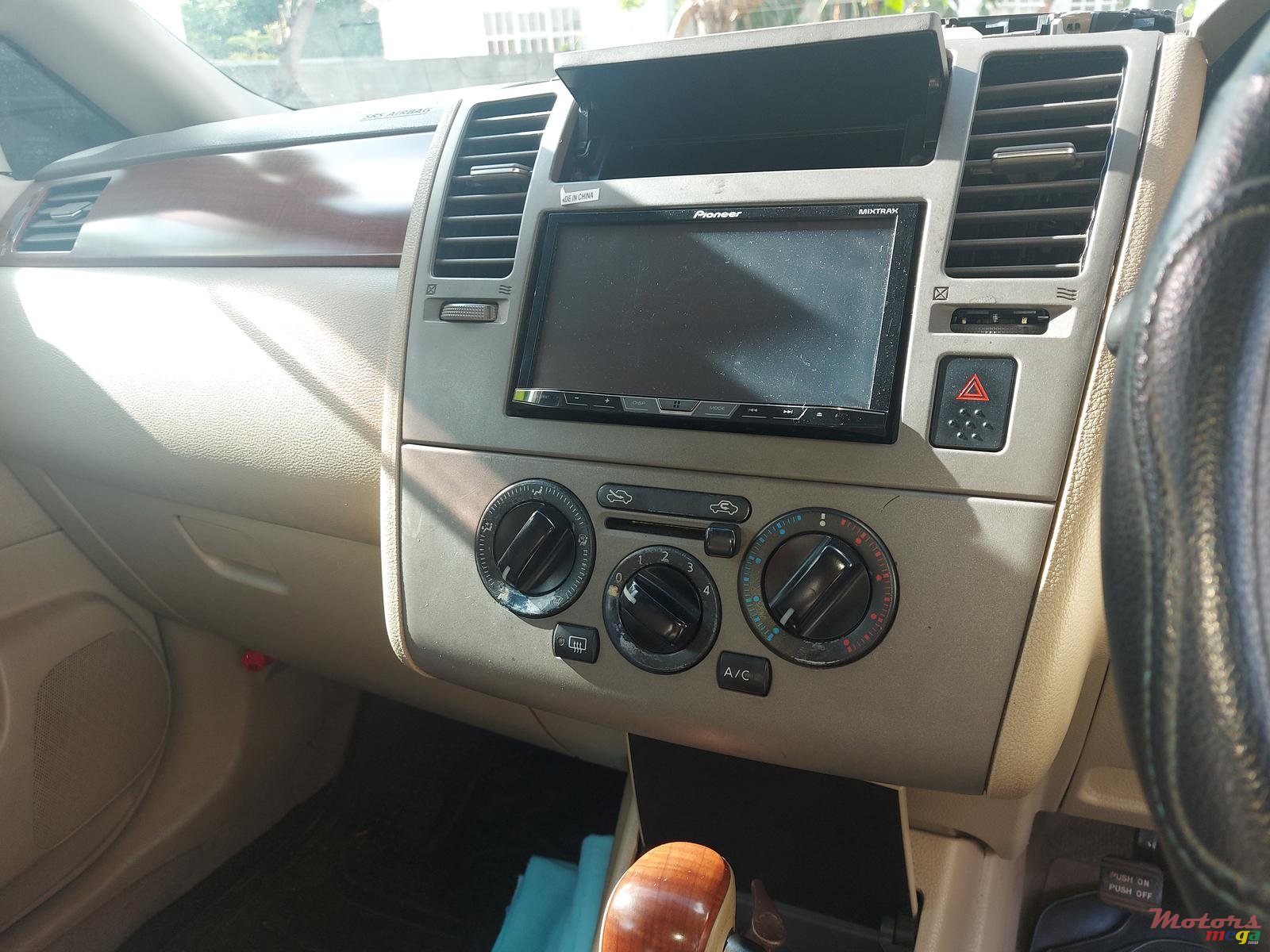 2006' Nissan Tiida photo #3