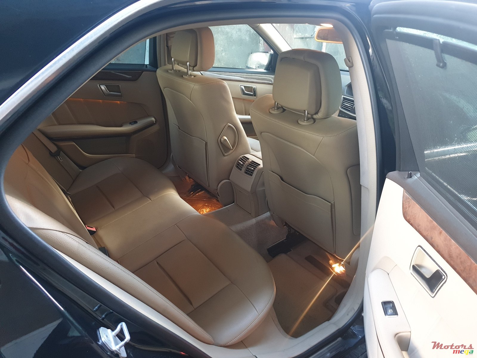 2013' Mercedes-Benz E 200 photo #3