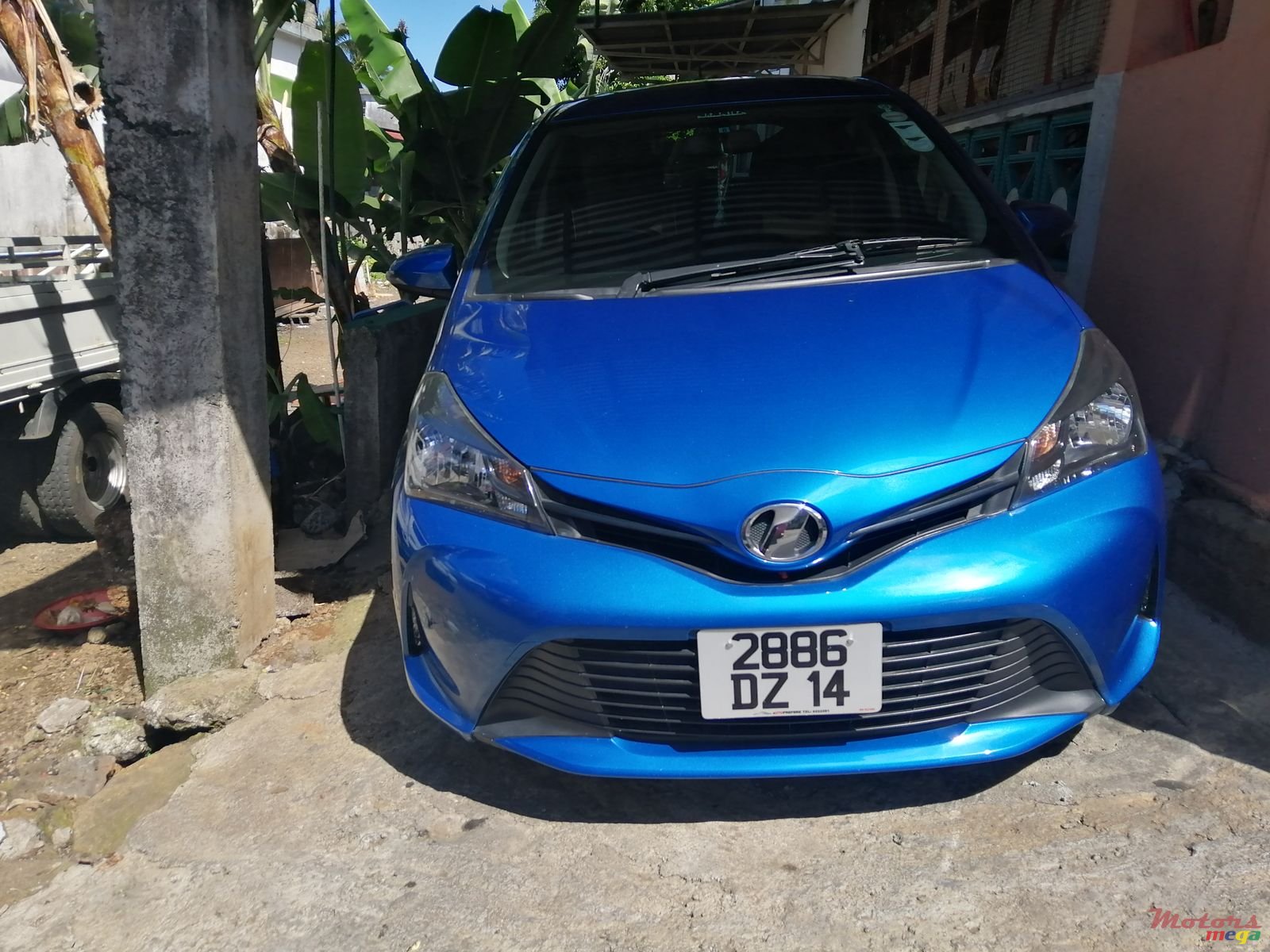 2014' Toyota Vitz photo #1